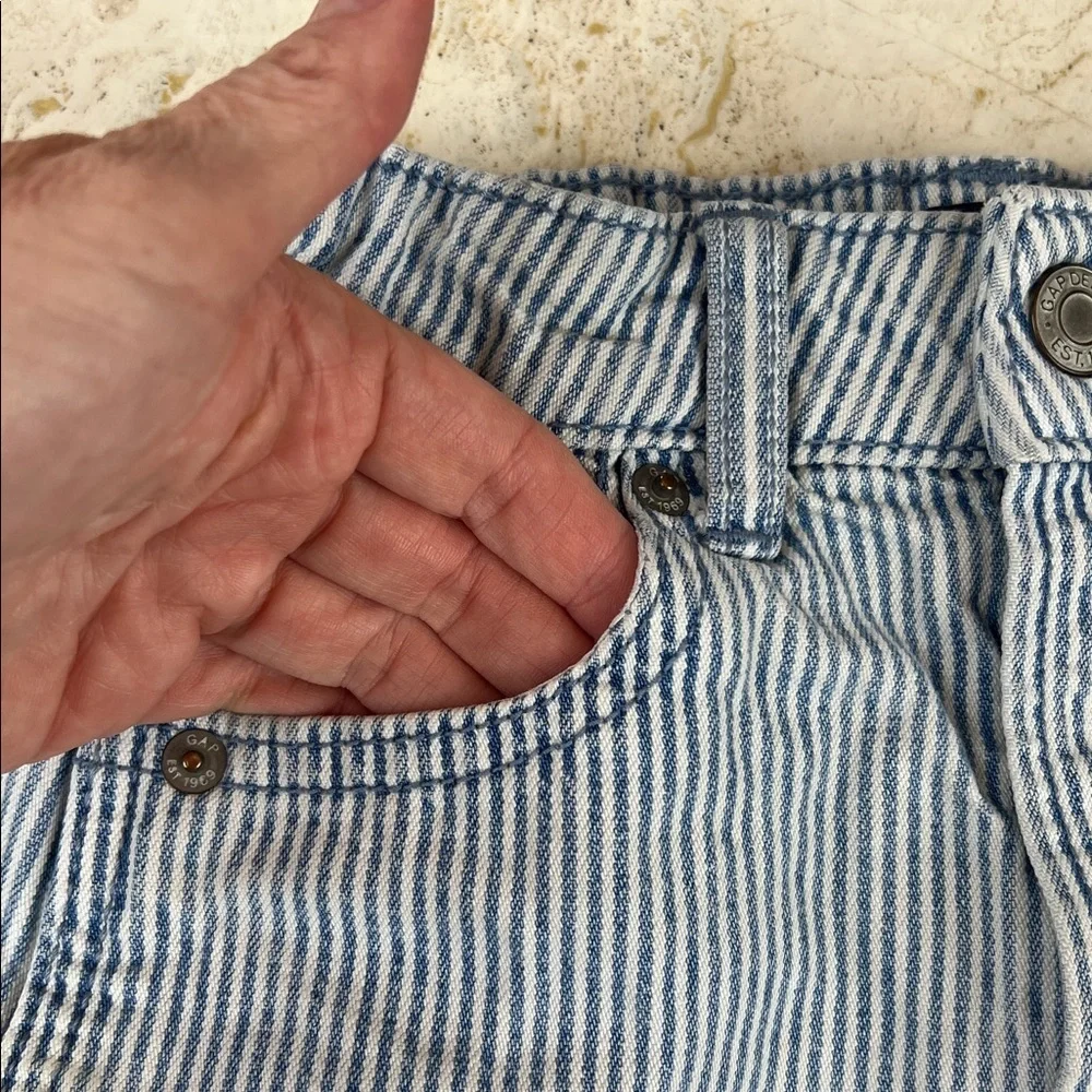 Gap denim girls skirt size 6 blue and white stripe